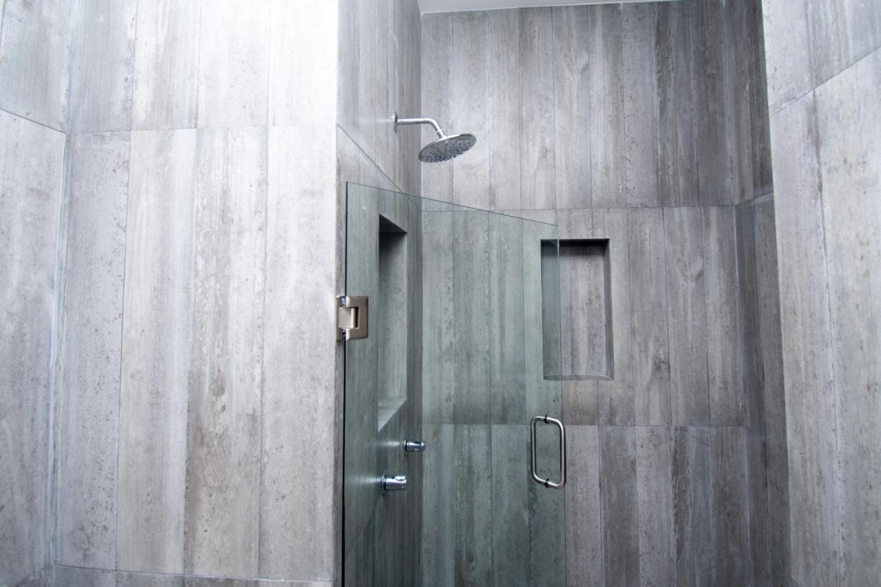 Hotel Casa Tortuga Tulum - Cenotes Park Inclusive מראה חיצוני תמונה A shower with a fixed shower head