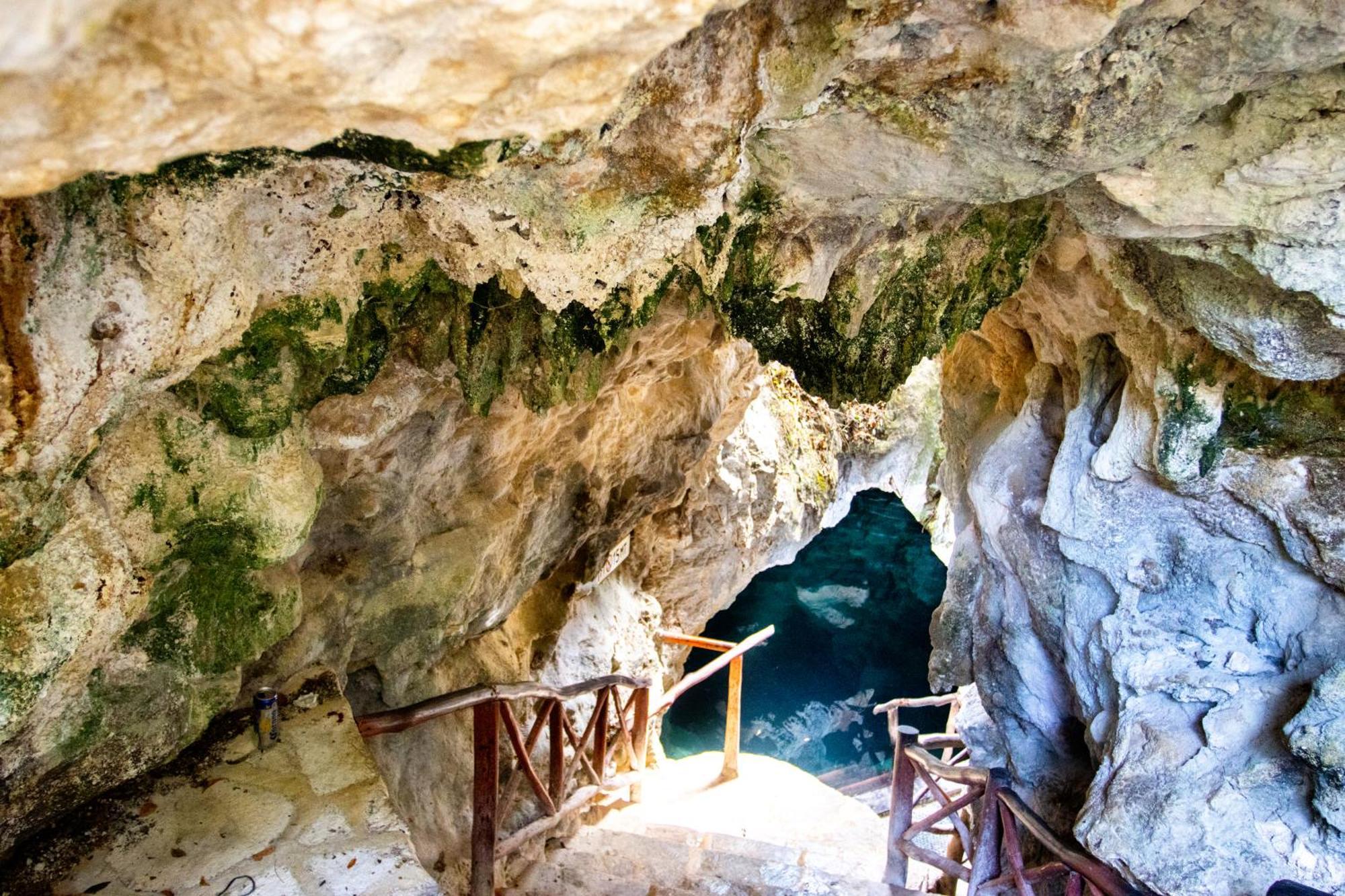 Hotel Casa Tortuga Tulum - Cenotes Park Inclusive מראה חיצוני תמונה Entrance to Cenote