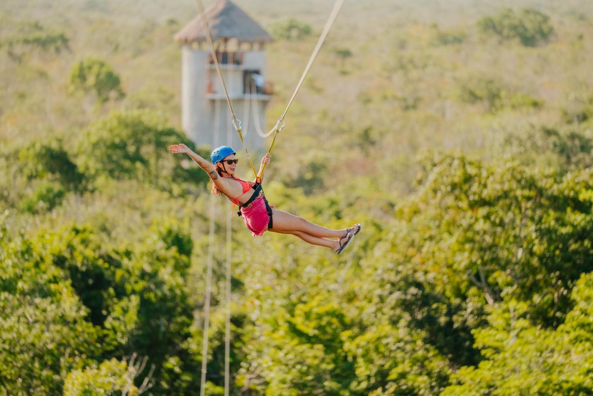 Hotel Casa Tortuga Tulum - Cenotes Park Inclusive מראה חיצוני תמונה Zip-lining at Xel-Há